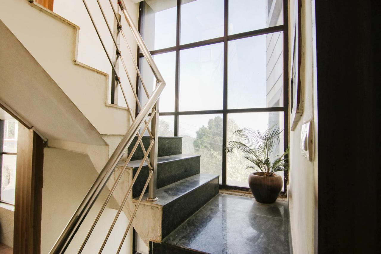 Fabhotel Vijay Palace Дхарамсала Екстериор снимка